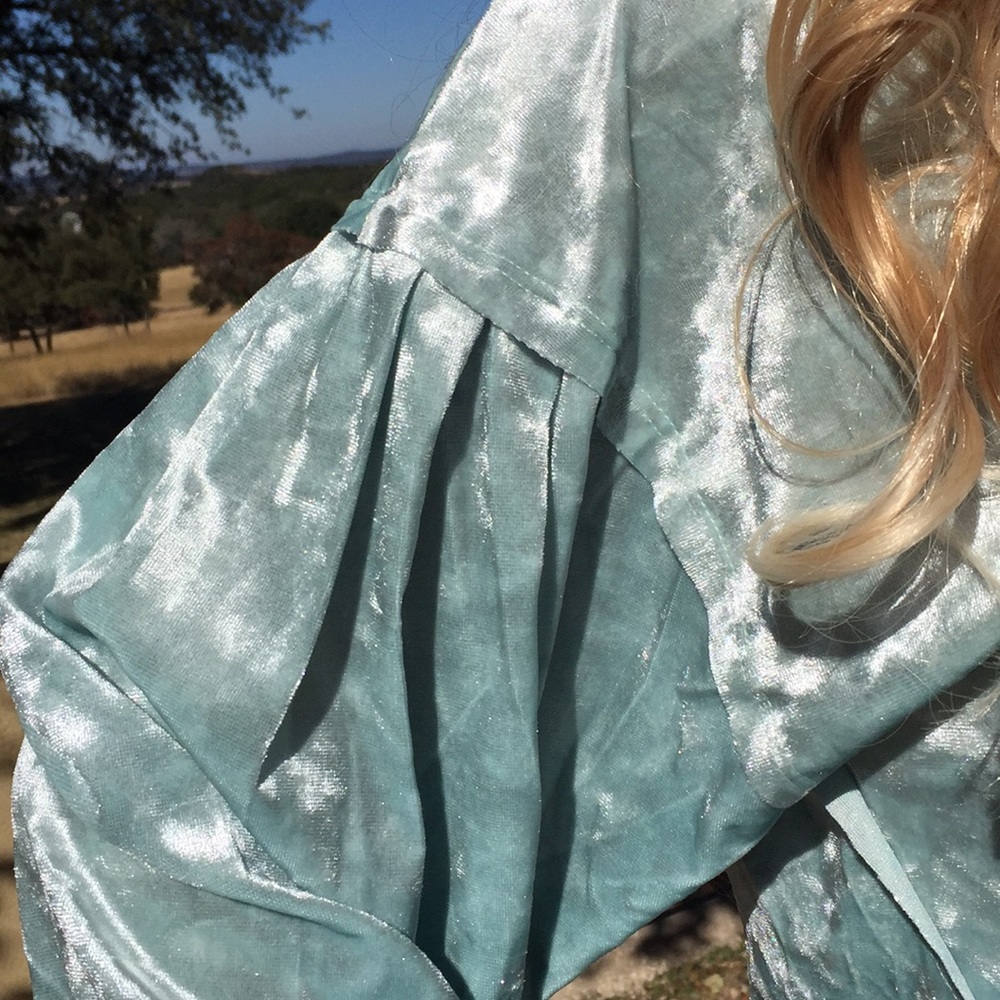 🎉HP 2-3-19🎉Oversized crushed velvet top - Picture 2 of 4